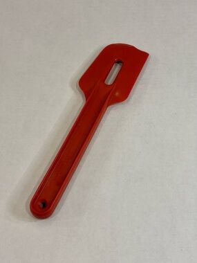 Vintage Tupperware Red 8.5” Plastic Paddle Mixer Scraper Spatula Item #13-35